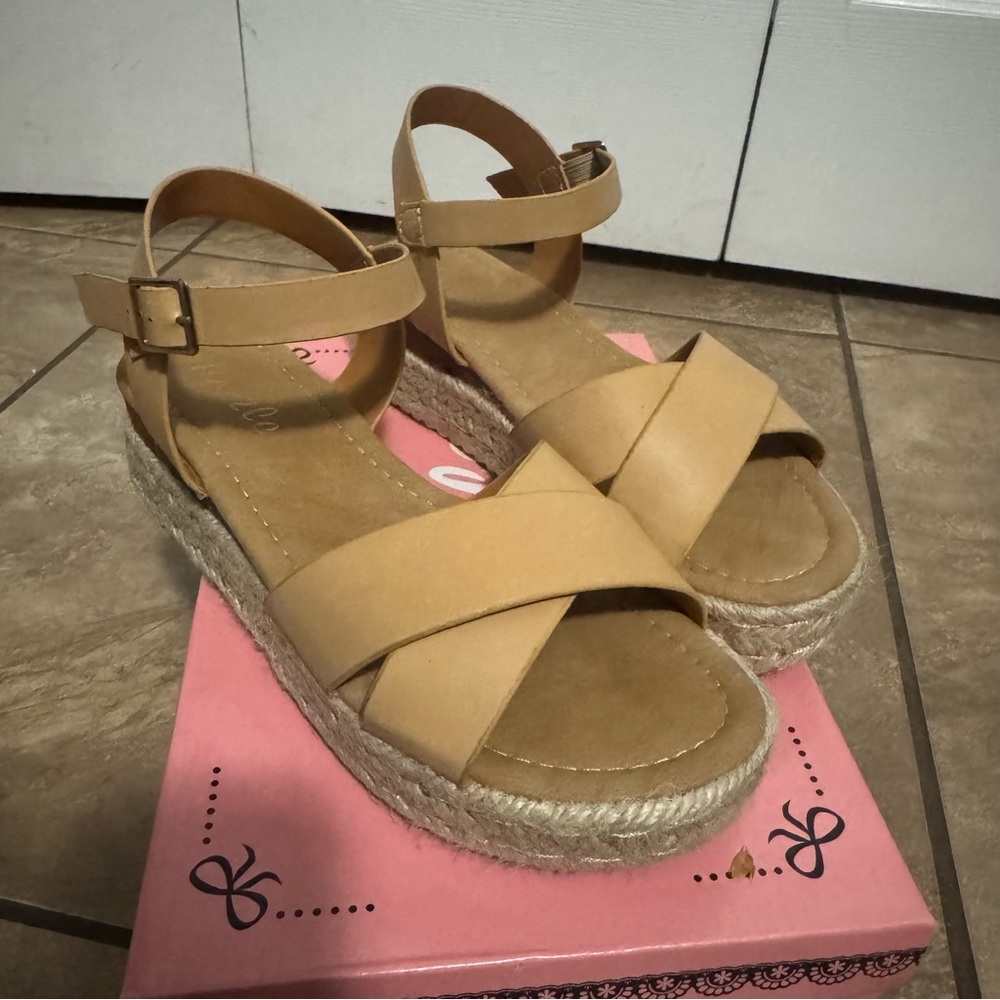 Women's Tan Sandals